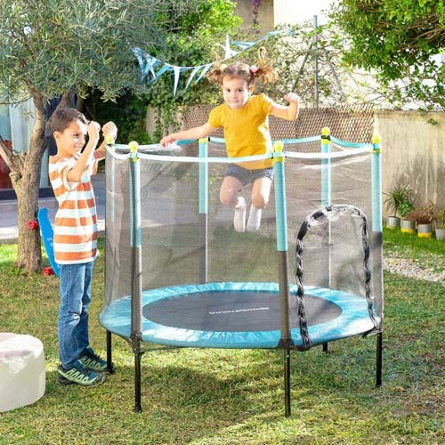 Trampolin für den Spaß der Kinder im Garten oder in der Natur